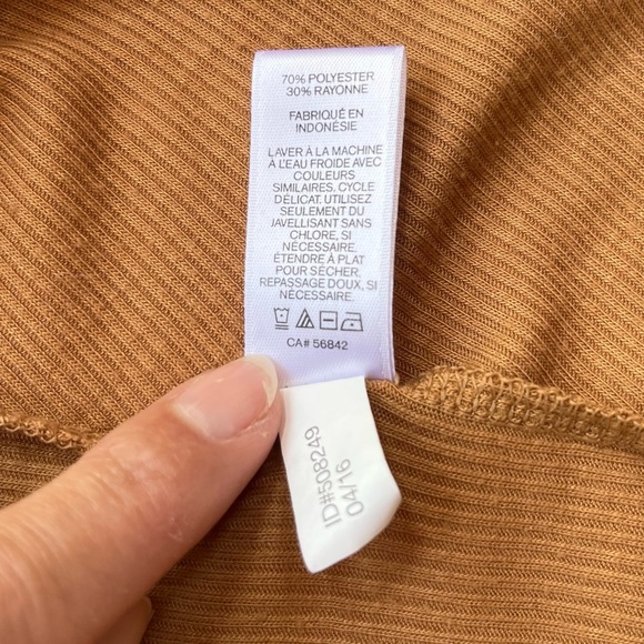 Express One Eleven Gold Ribbed Twist Front Top Size M - Picture 10 of 11